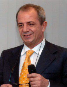 Dr. Antonio Longo .